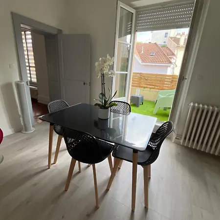Avec Grande Terrasse Apartament *